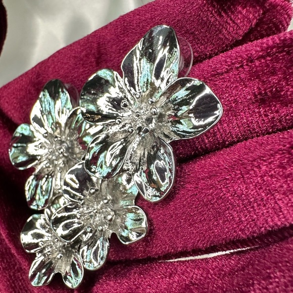 NEW ZARA Silver Floral earrings - Picture 7 of 11
